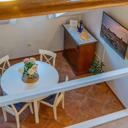 Shell Apartment